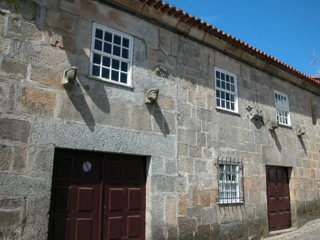 Casa do Gato Preto / Lion of Judah