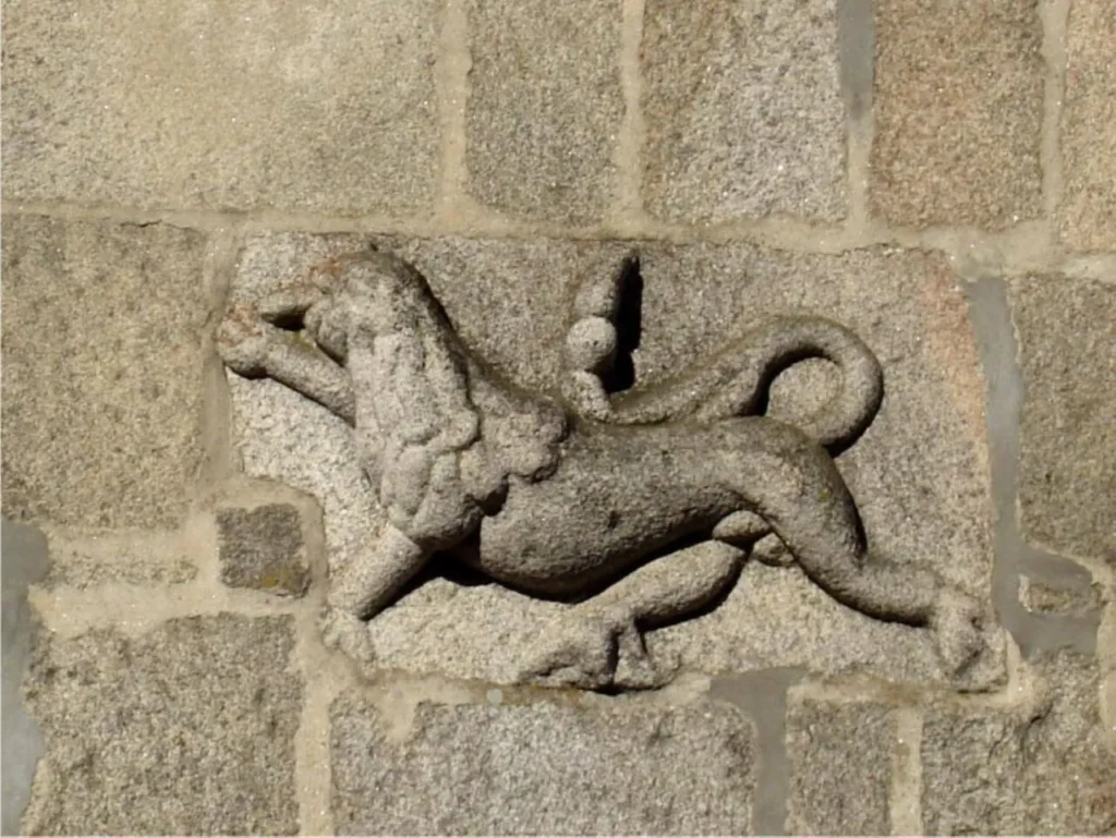 Lion of Judah relief on Casa do Gato Preto.